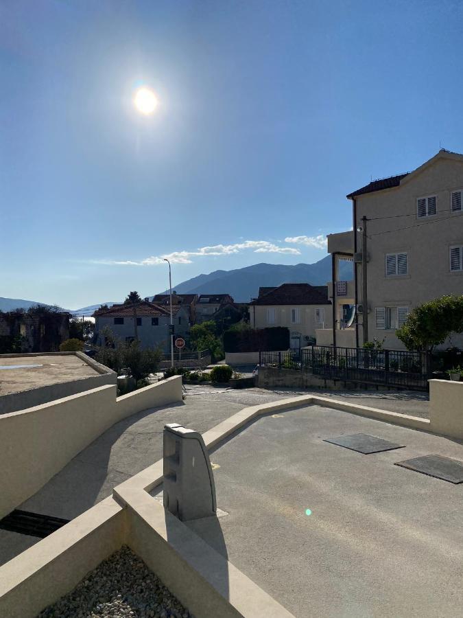 Fides Stylish Apartments Tivat With Pool Exteriér fotografie