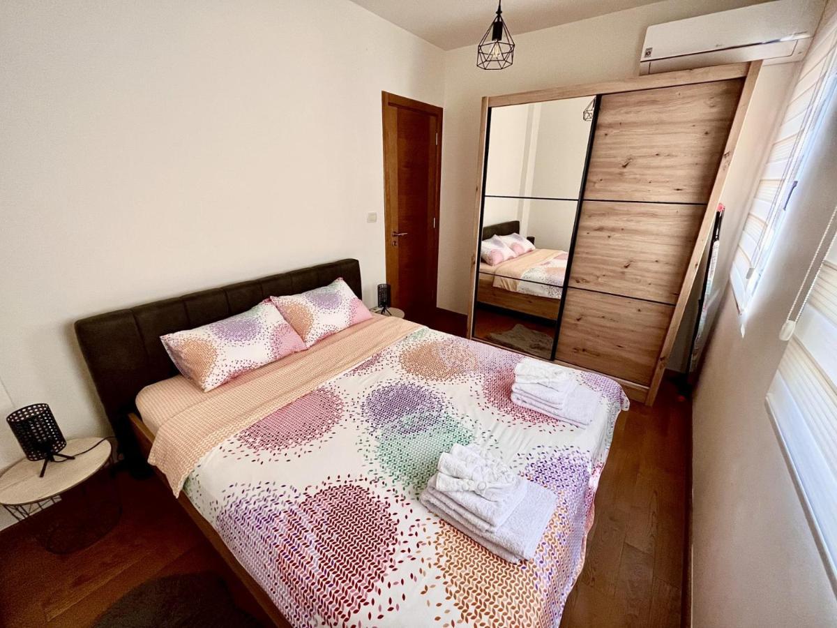 Fides Stylish Apartments Tivat With Pool Exteriér fotografie