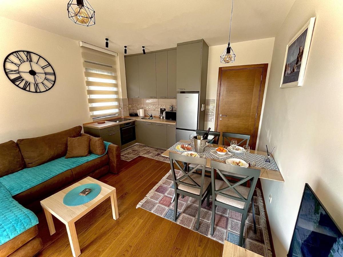 Fides Stylish Apartments Tivat With Pool Exteriér fotografie