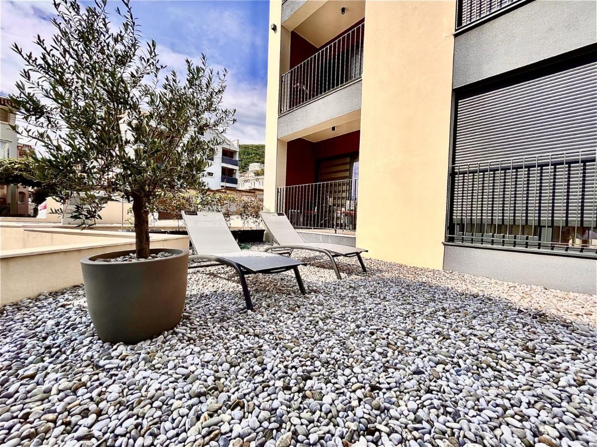 Fides Stylish Apartments Tivat With Pool Exteriér fotografie