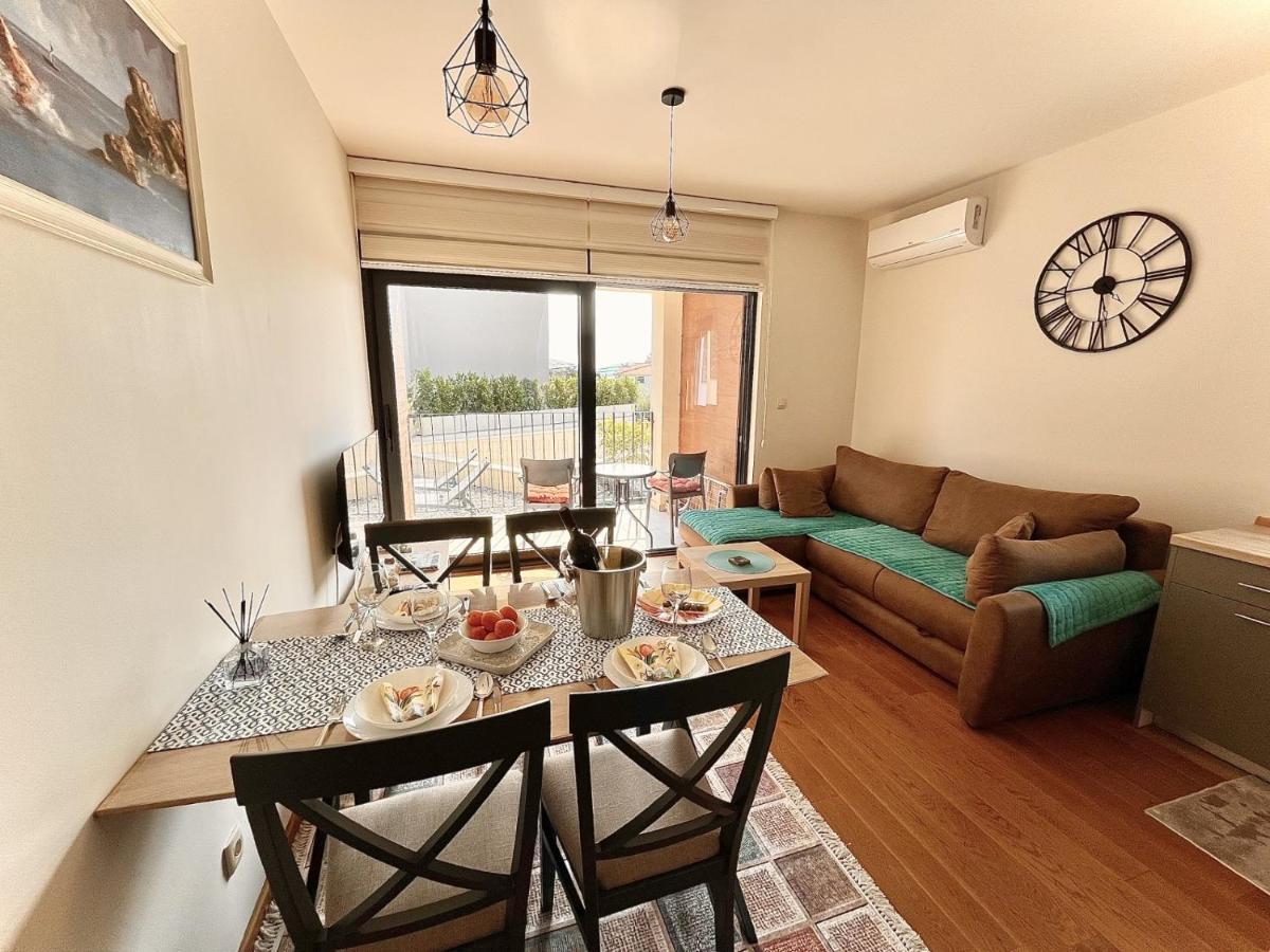 Fides Stylish Apartments Tivat With Pool Exteriér fotografie