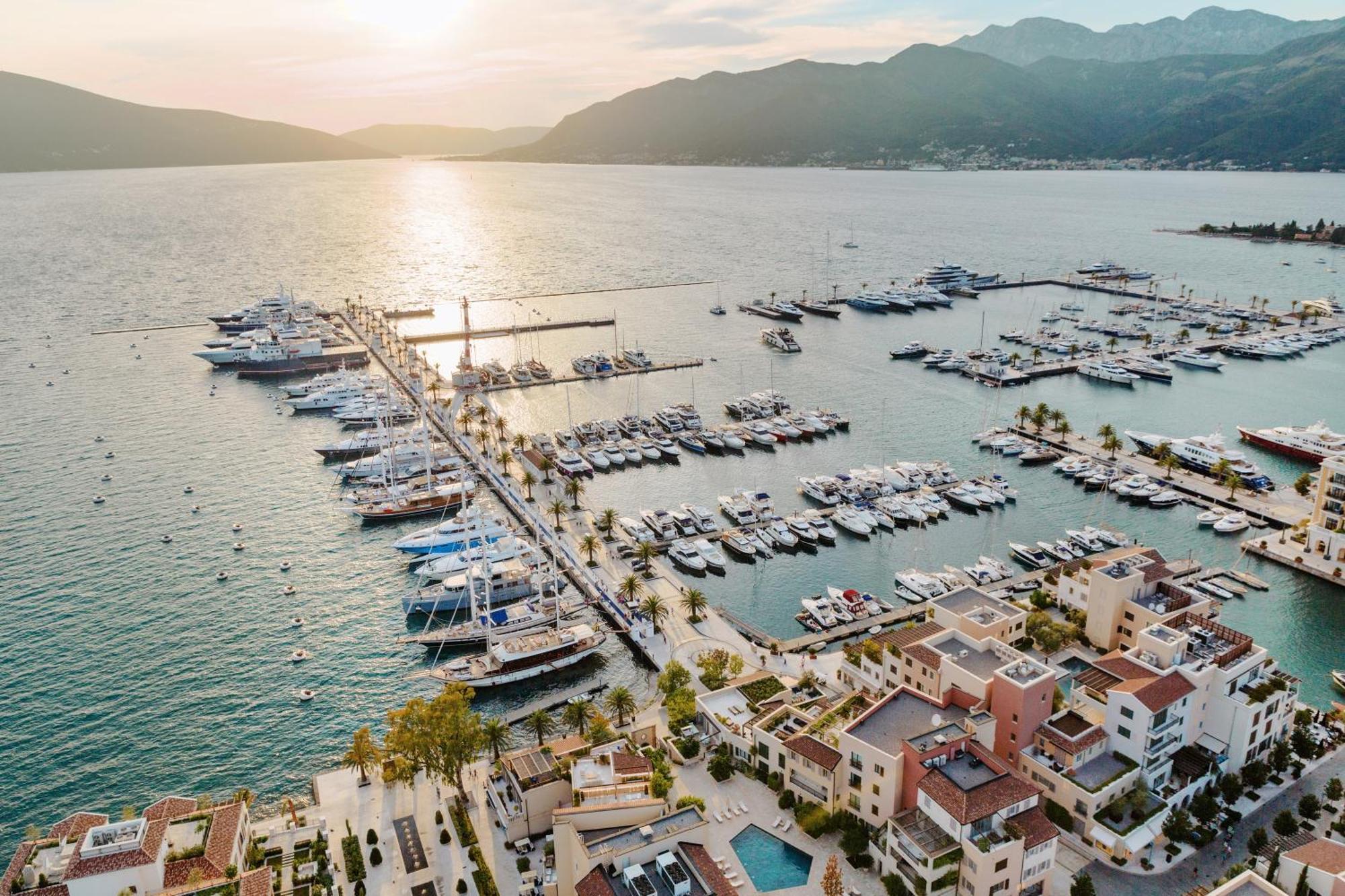 Fides Stylish Apartments Tivat With Pool Exteriér fotografie
